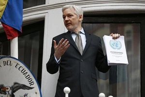 Ecuador muốn nhà sáng lập WikiLeaks rời đi