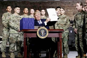 Tổng thống Mỹ Donald Trump ký duyệt luật NDAA tài khóa 2019
