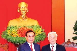 Tổng Bí thư Nguyễn Phú Trọng tiếp đồng chí Saysomphone Phomvihane, Ủy viên Bộ Chính trị, Chủ tịch Ủy ban Trung ương Mặt trận Lào xây dựng đất nước