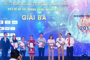 Báo Sài Gòn Đầu tư Tài chính (ấn phẩm thuộc Báo SGGP) đoạt giải ba với tác phẩm “Ấn tượng doanh nhân Nguyễn Đình Trung” của tác giả Minh Tuấn.