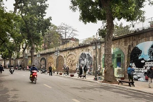 Chưa đồng ý đục vòm cầu gầm đường sắt phố Phùng Hưng, Hà Nội