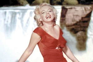 Quả cầu vàng của Marilyn Monroe lập kỷ lục đấu giá 