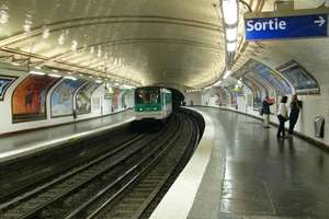 Pháp: 7 nhà ga metro tạm đóng cửa