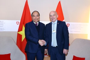 Ký Thỏa thuận hợp tác về xây dựng Trung tâm cách mạng công nghiệp 4.0 tại Việt Nam