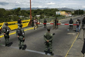 Venezuela đóng cửa biên giới với Colombia
