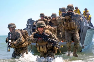 Lính thủy đánh bộ Mỹ tập trận trên bãi biển gần Mykolayivka, Ukraine năm 2017. Ảnh minh họa: Marine Corps
