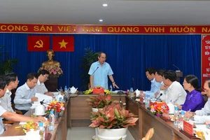 Bí thư Thành ủy TPHCM Nguyễn Thiện Nhân phát biểu trong buổi làm việc với quận 4 Ảnh: Việt Dũng