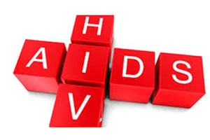Mỗi năm, khoảng 1.500 trẻ nhiễm HIV từ mẹ