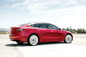 Tesla bán xe giá rẻ ở Trung Quốc