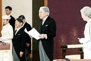 Nhật hoàng Akihito và Hoàng hậu Michiko trong nghi lễ thoái vị ngày 30-4
