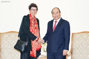 Thủ tướng Nguyễn Xuân Phúc tiếp Đại sứ Vương quốc Na Uy tại Việt Nam, bà Grete Lochen. Ảnh: VGP