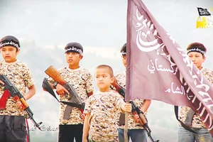 Trẻ em cũng tham gia thánh chiến thuộc phong trào Đông Thổ ở Syria 