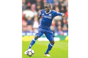 N'Golo Kante luôn thi đấu mạnh mẽ và an toàn.