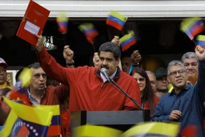 Tổng thống Nicolas Maduro thông báo sẽ giao cho Hội đồng Bầu cử quốc gia (CNE) Venezuela quyền triệu tập Quốc hội lập hiến, ngày 23-5. Ảnh: REUTERS 