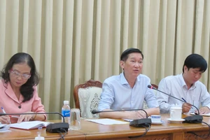 Đồng chí Trần Vĩnh Tuyến, Phó Chủ tịch UBND TPHCM chỉ đạo tại buổi làm việc. Ảnh: ĐÌNH LÝ