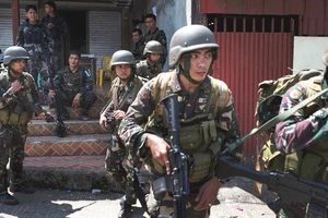 Quân đội Philippines trong cuộc giao tranh ở Marawi. Ảnh: CNN