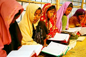 Một lớp học “nhân đạo” Korvi Rakshand mở cho trẻ em Bangladesh
