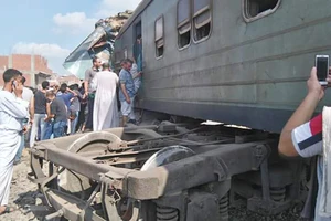Hiện trường tai nạn gần ga Khorsid ở ngoại ô TP Alexandria, Ai Cập, ngày 11-8-2017. Ảnh: TWITTER/AMR KHALIFA