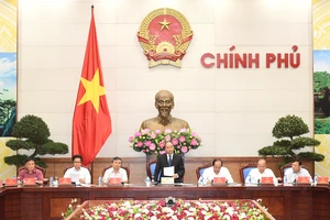 Thủ tướng Nguyễn Xuân Phúc chủ trì buổi làm việc với Hội đồng tư vấn cải cách thủ tục hành chính và Cục Kiểm soát thủ tục hành chính - Ảnh: VGP