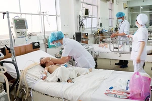 Bệnh nhi sốt xuất huyết đang điều trị tại Bệnh viện Nhi đồng 1, TPHCM 
