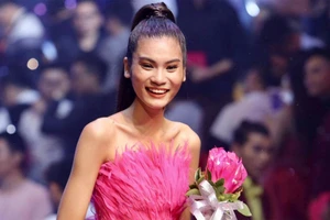Kim Dung đăng quang Quán quân Next Top Model mùa All Stars