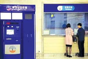 Máy rút tiền của Ngân hàng thương mại Ryugyong đặt tại sân bay quốc tế Sunan ở Bình Nhưỡng