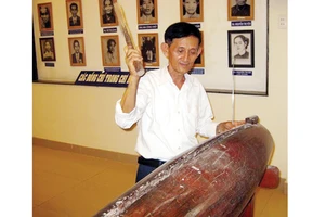 Chiếc mõ Nam Lân đang được lưu giữ tại Nhà truyền thống xã Bà Điểm