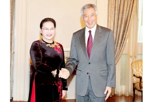Chủ tịch Quốc hội Nguyễn Thị Kim Ngân hội kiến với Thủ tướng Singapore Lý Hiển Long. Ảnh: TTXVN