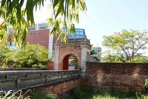Một góc di tích Thành Điện Hải nằm giữa trung tâm TP Đà Nẵng