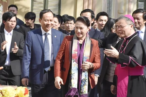Chủ tịch Quốc hội Nguyễn Thị Kim Ngân thăm và chúc mừng đồng bào công giáo nhân dịp Giáng sinh