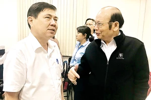 Chủ tịch UBND TPHCM Nguyễn Thành Phong tiếp xúc cử tri quận 1, TPHCM