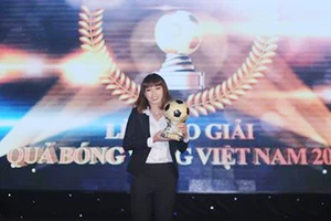 Infographic Thành Trung và Kiều Trinh đoạt Quả bóng vàng Việt Nam 2017