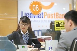 Chi nhánh LienVietPostBank giao dịch với khách hàng