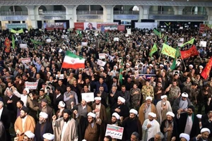 Hàng loạt các cuộc biểu tình đã nổ ra tại các thành phố lớn trên khắp Iran