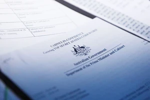 Một số tài liệu chính phủ Australia nằm trong tủ hồ sơ cũ. Ảnh: ABC