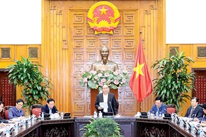 Thủ tướng Nguyễn Xuân Phúc phát biểu tại cuộc họp về phát triển hạ tầng