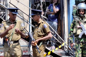 Cảnh sát Sri Lanka gác tại Kandy ngày 6-3. Ảnh: TTXVN