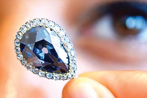6,7 triệu USD cho viên kim cương 300 năm tuổi