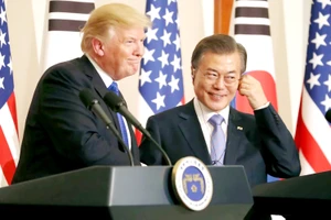 Tổng thống Mỹ Donald Trump và Tổng thống Hàn Quốc Moon Jae-in họp báo trong chuyến thăm của ông Donald Trump đến Hàn Quốc tháng 11-2017