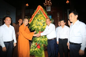 Chúc mừng Đại lễ Phật đản tại Huế