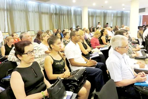 Các doanh nghiệp của Cuba tham dự hội nghị. Ảnh: THÚY HẢI