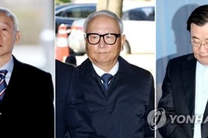 Ba cựu giám đốc NIS bị cáo buộc làm thất thoát ngân quỹ quốc gia và tham nhũng. Ảnh: Yonhap