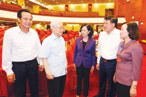Tổng Bí thư Nguyễn Phú Trọng với các đại biểu dự hội nghị. Ảnh: TTXVN