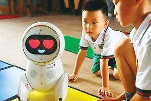 Trung Quốc thử nghiệm giáo viên robot
