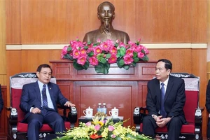 Đồng chí Trần Thanh Mẫn tiếp Chủ tịch Ủy ban Trung ương Mặt trận Lào xây dựng đất nước đồng chí Saysomphone Phomvihane. Ảnh: TTXVN