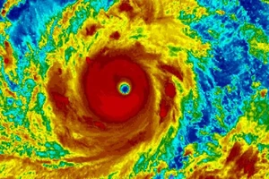 “Siêu bão” Mangkhut đang di chuyển nhanh vào biển Đông