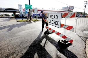 Một số con đường ở Bắc và Nam Carolina vẫn bị đóng