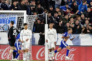 Sự thất vọng của các cầu thủ Real Madrid (áo trắng) trong trận đấu với Alaves