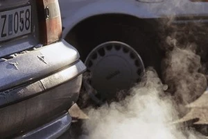 EU đồng ý giảm khí thải ôtô