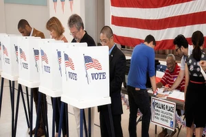Cử tri Mỹ bỏ phiếu sớm bầu Quốc hội giữa nhiệm kỳ